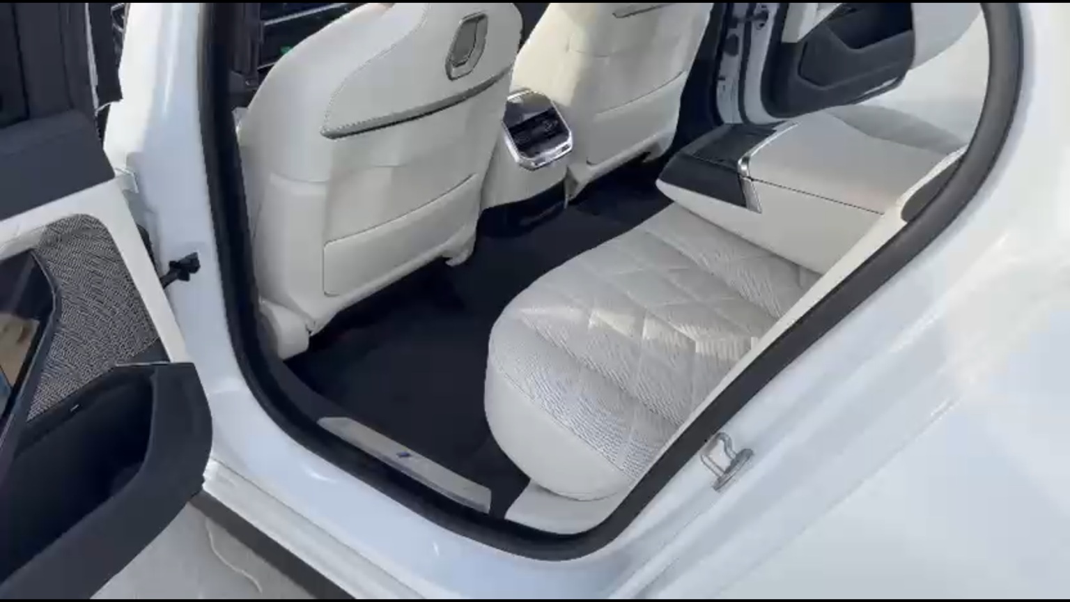 2024 BMW 760i xDrive