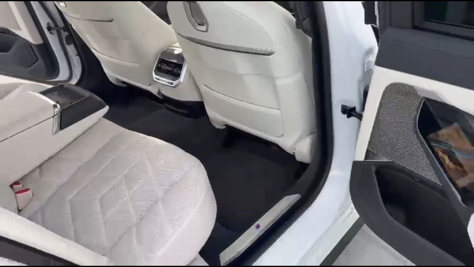 2024 BMW 760i xDrive